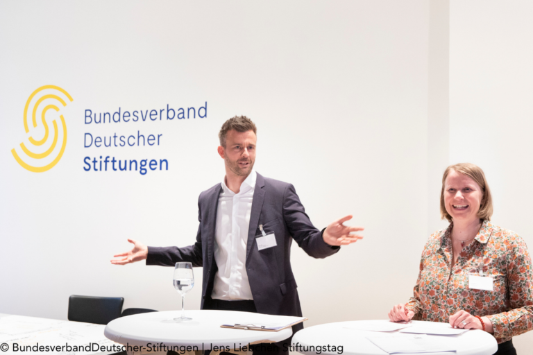 Stefan Vogt und Eva Strum auf dem Deutschen Stiftungstag 2023