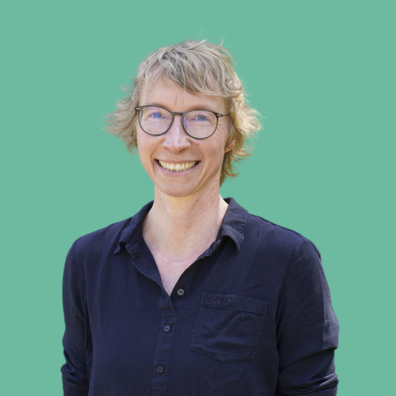 Dr. Anja Eberts in grün