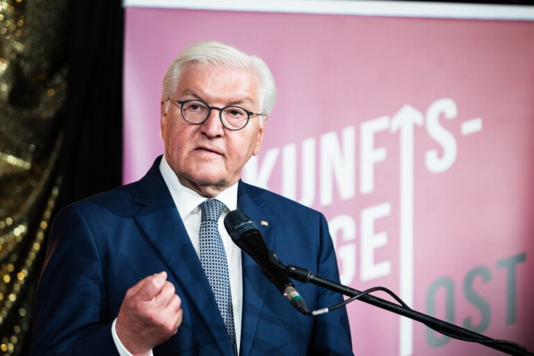 Bundespräsident Frank-Walter Steinmeier beim Vor-Ort-Besuch Thüringen in Saalfeld/Saale, Veranstaltung zum Auftakt der Initiative ‚Zukunftswege Ost‘ im Klubhaus der Jugend